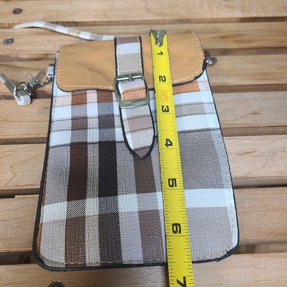 Elegant Plaid Crossbody Bag with Tan Flap - Picture 8 of 8